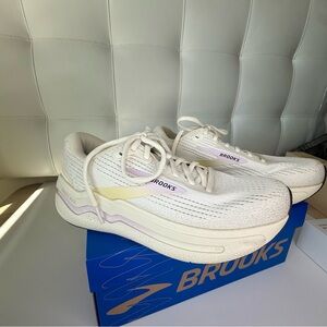 Brooks White and Purple Running Shoes Ghost Max